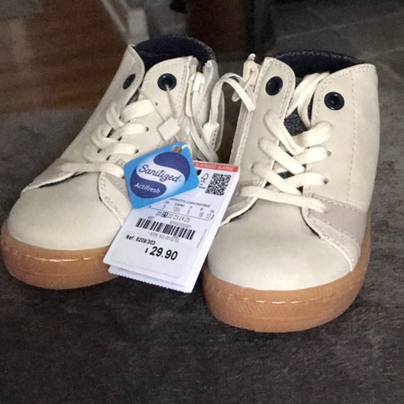 ZARA KIDS FOOTWEAR ZARA BABY 21 BABY BOY TODDLER SIZE 5 CREAM WITH NAVY TRIM - Picture 1 of 8